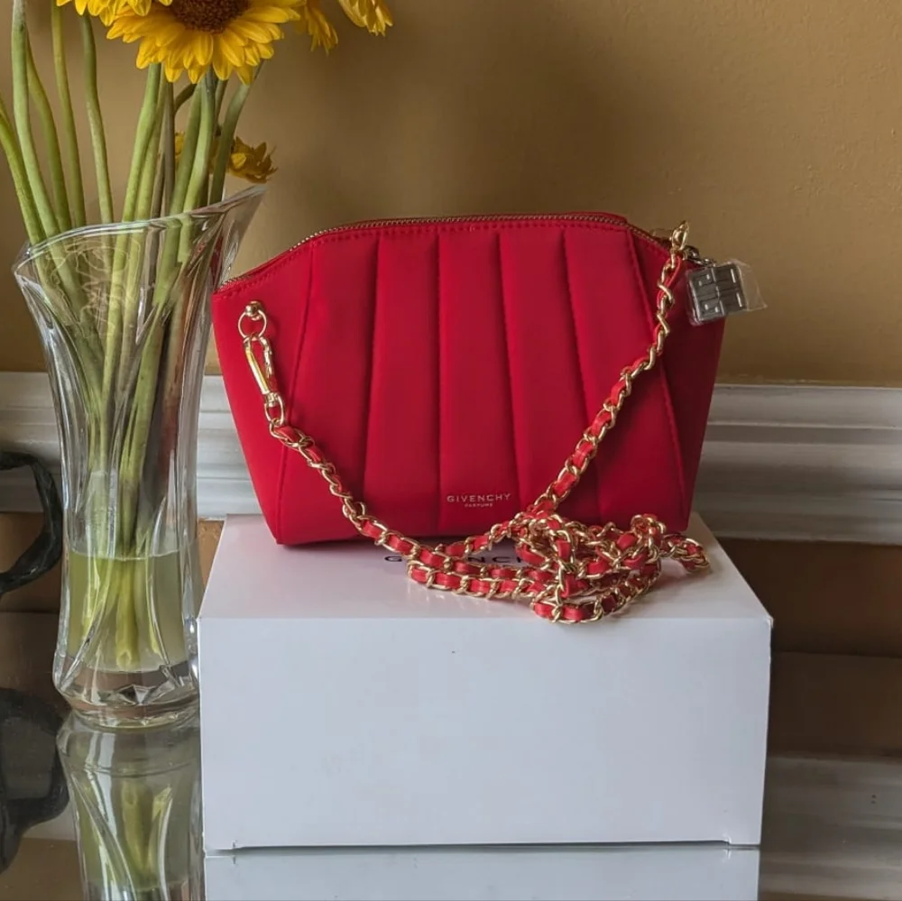 Givenchy - Picture 15 of 16